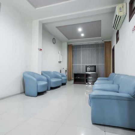 Reddoorz @ Panglima Sudirman Hotel Surabaya Kültér fotó