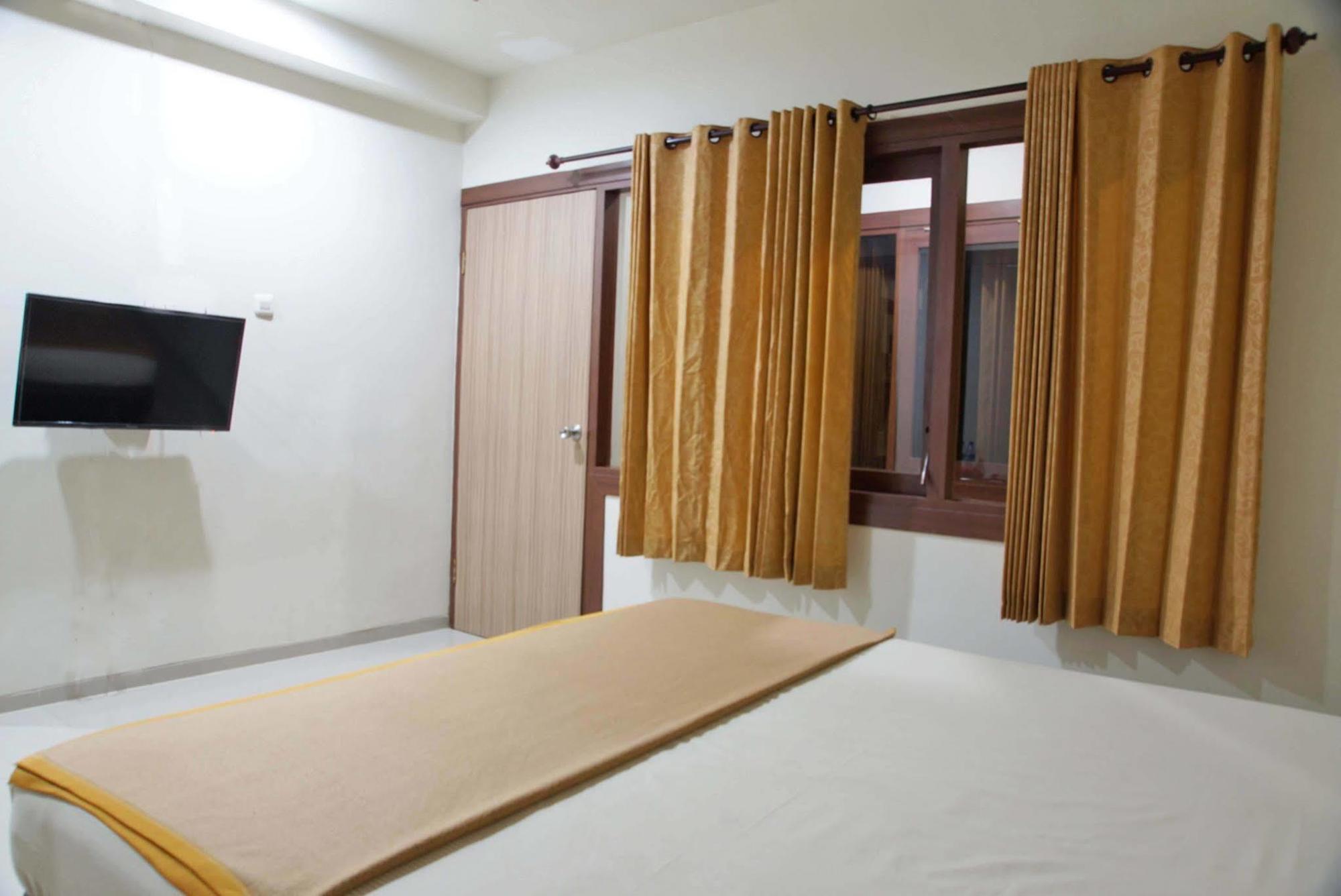Reddoorz @ Panglima Sudirman Hotel Surabaya Kültér fotó