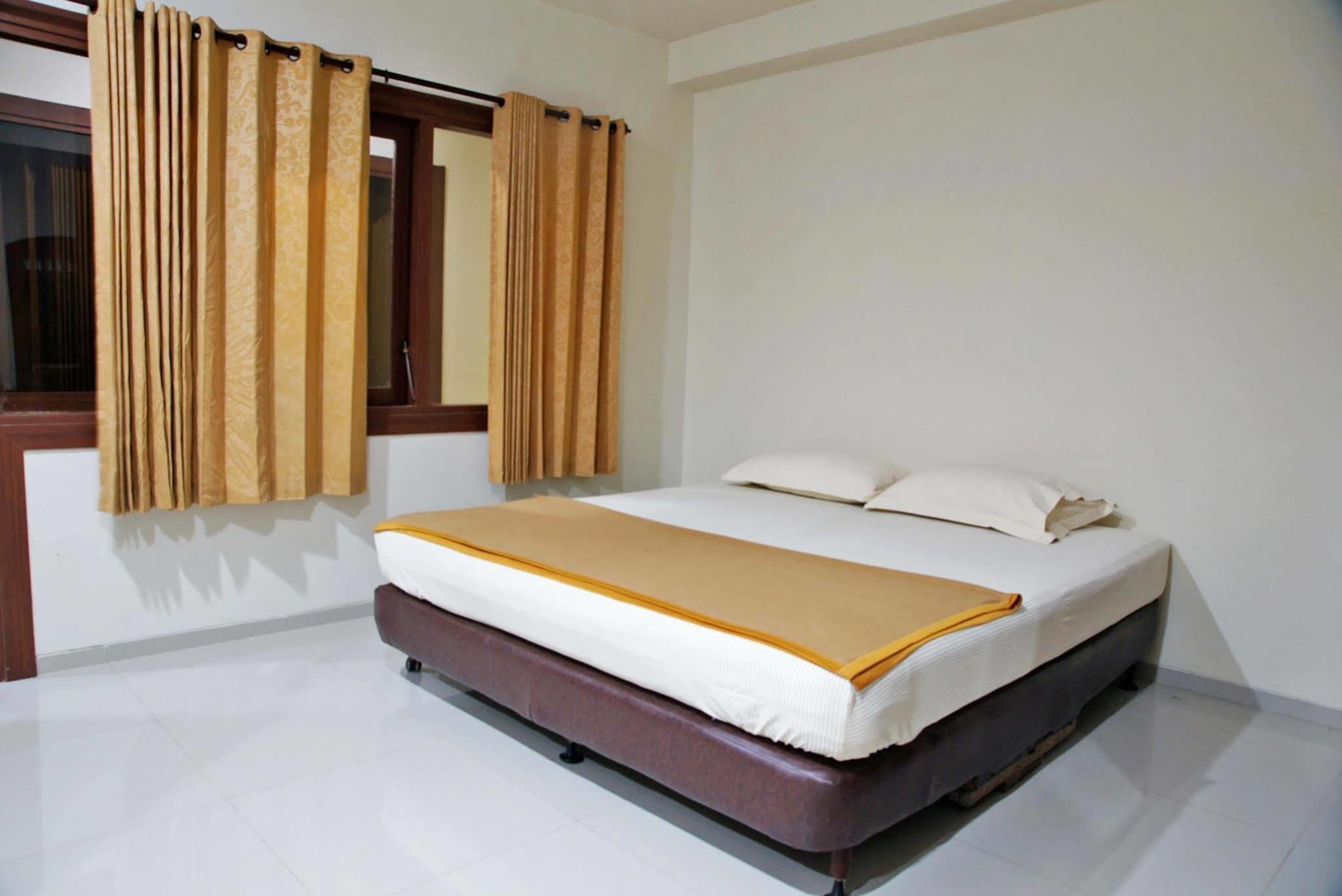 Reddoorz @ Panglima Sudirman Hotel Surabaya Kültér fotó