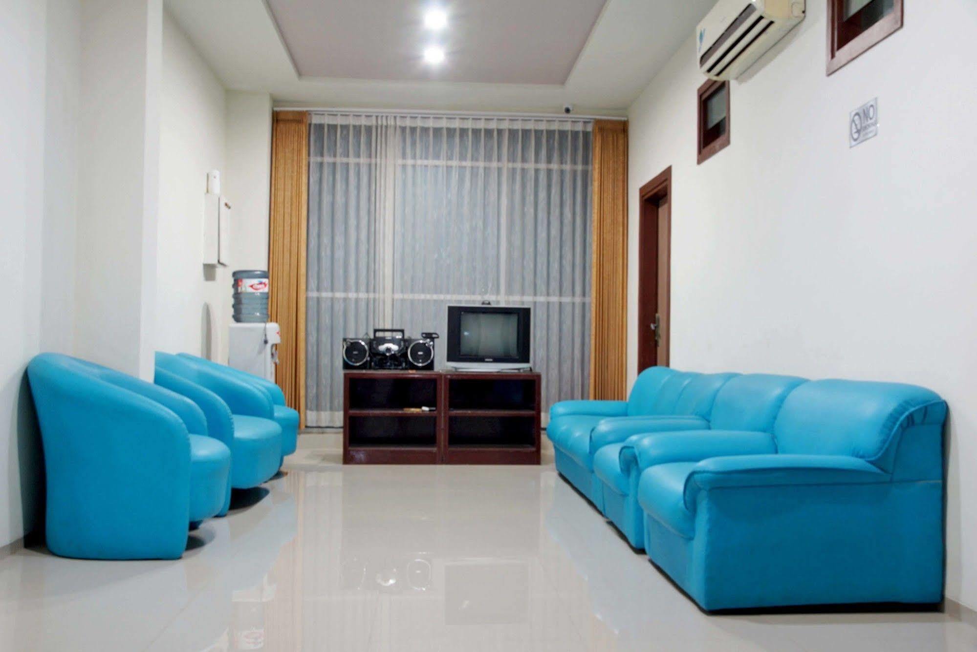 Reddoorz @ Panglima Sudirman Hotel Surabaya Kültér fotó