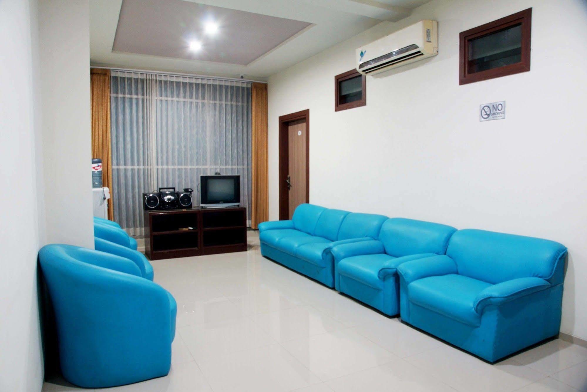 Reddoorz @ Panglima Sudirman Hotel Surabaya Kültér fotó