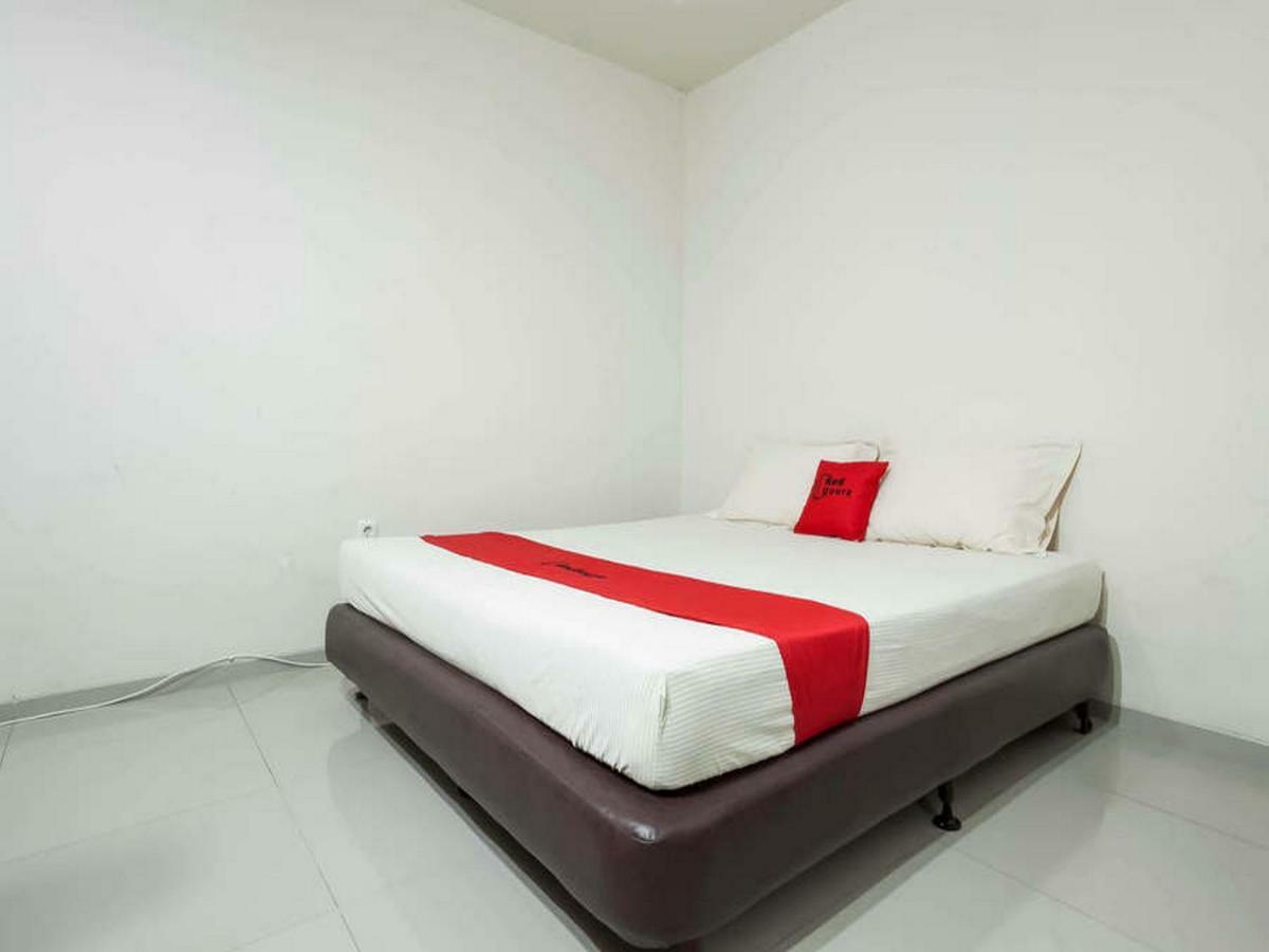 Reddoorz @ Panglima Sudirman Hotel Surabaya Kültér fotó