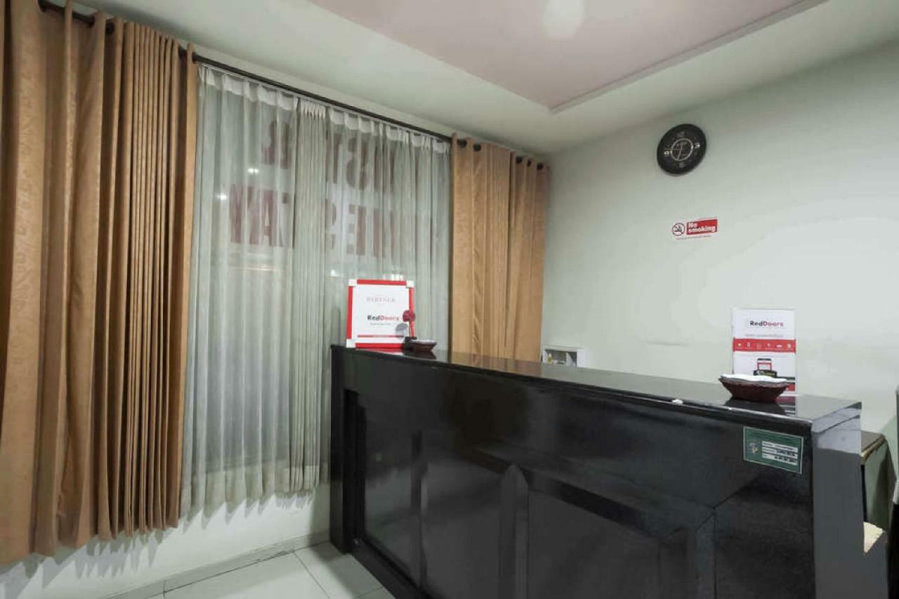 Reddoorz @ Panglima Sudirman Hotel Surabaya Kültér fotó