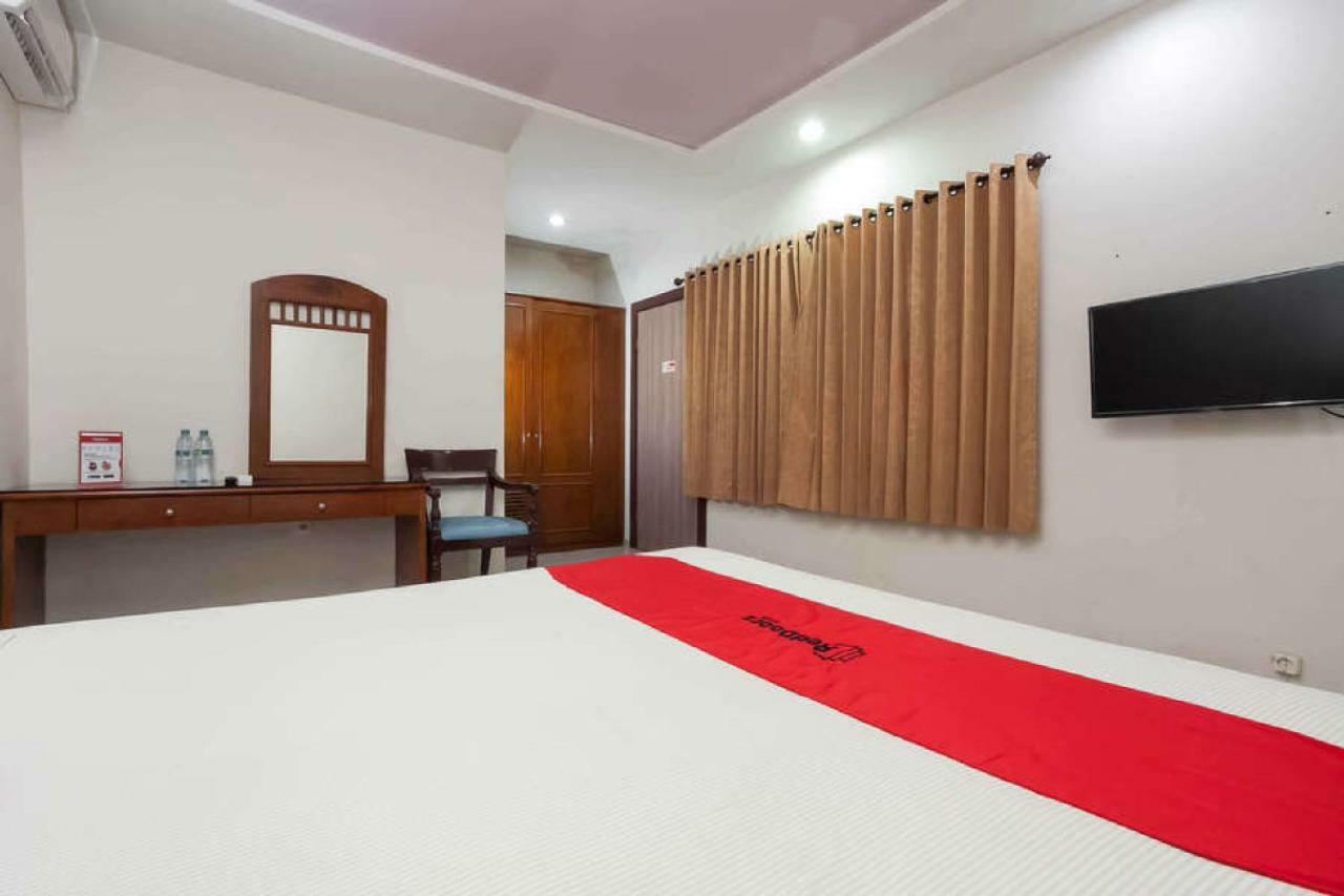 Reddoorz @ Panglima Sudirman Hotel Surabaya Kültér fotó
