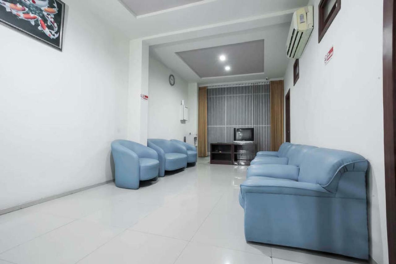 Reddoorz @ Panglima Sudirman Hotel Surabaya Kültér fotó
